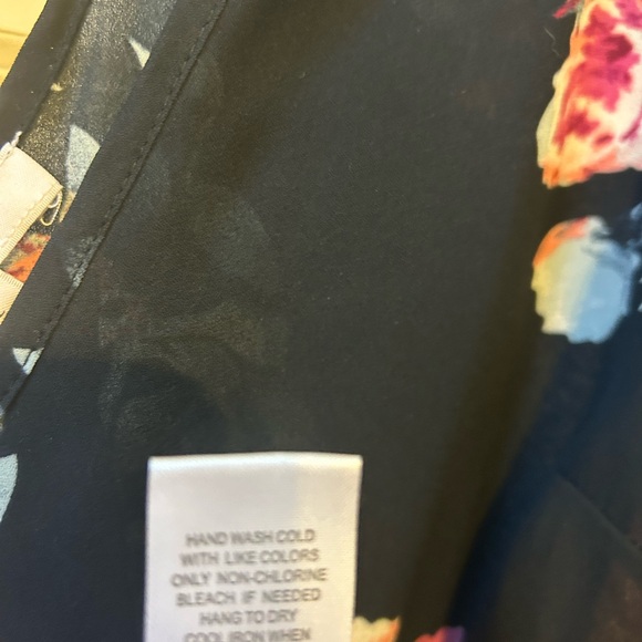 DR2 Black Floral Deep V Neck -Front and Back. Size Large - Picture 8 of 8